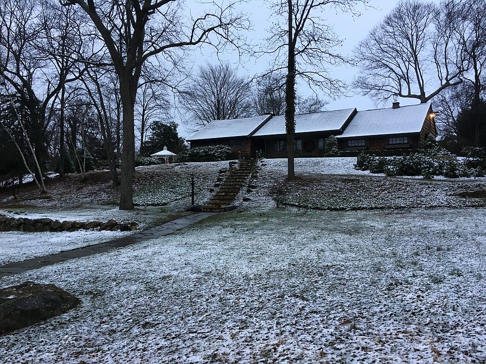 2nd image of 2725 N Wading River Rd