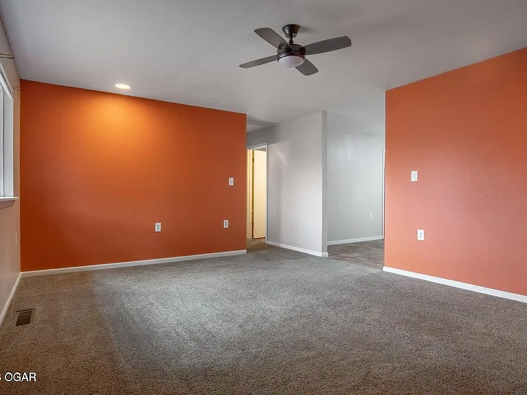 107 1/2 Terrill Ln — Photo 2