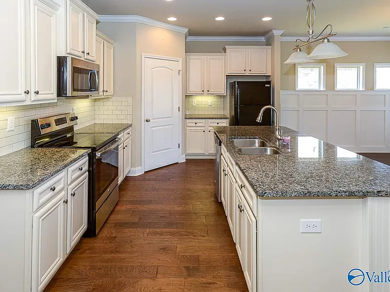 3031 Greenway Cir SE — Photo 8