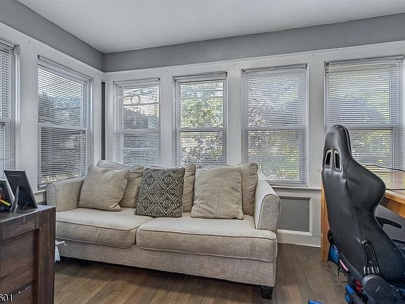5th image of 113 Harrison St