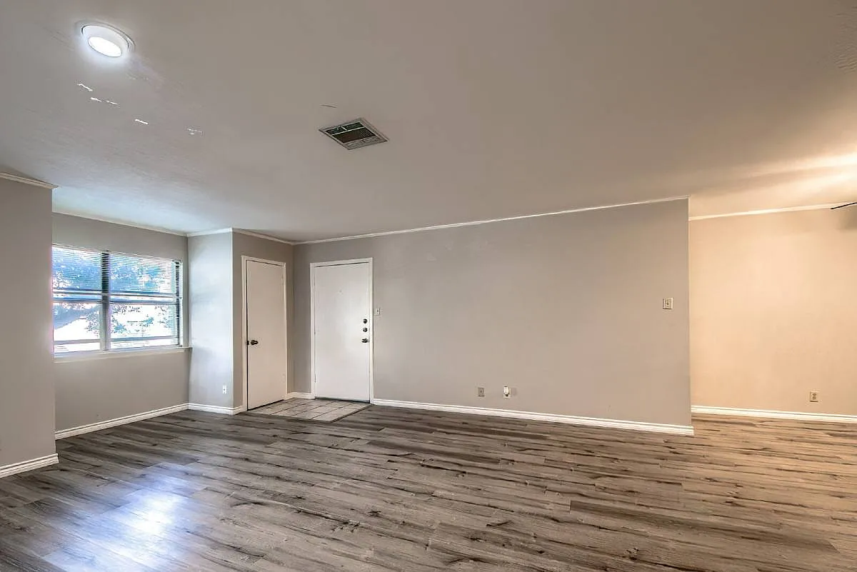 7738 Chambers Rd #1102 in San Antonio, TX 78229 — Photo 3