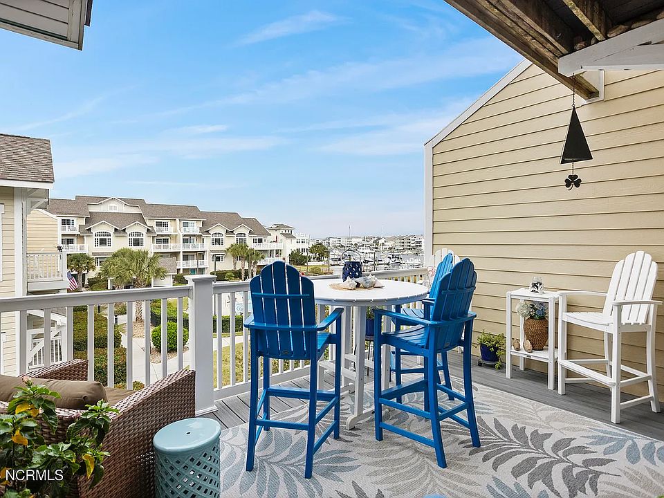 Beautiful views of the intercoastal!