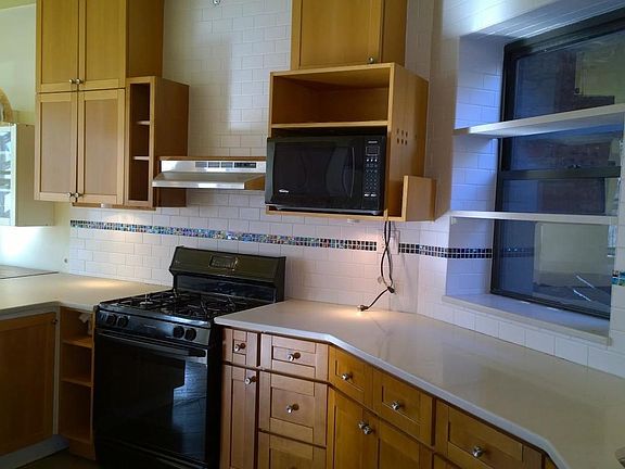 2nd image of 220 E 10th St APT 5R
