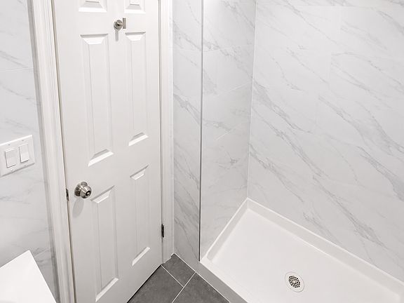 3rd image of 462 Onderdonk Ave APT 2L