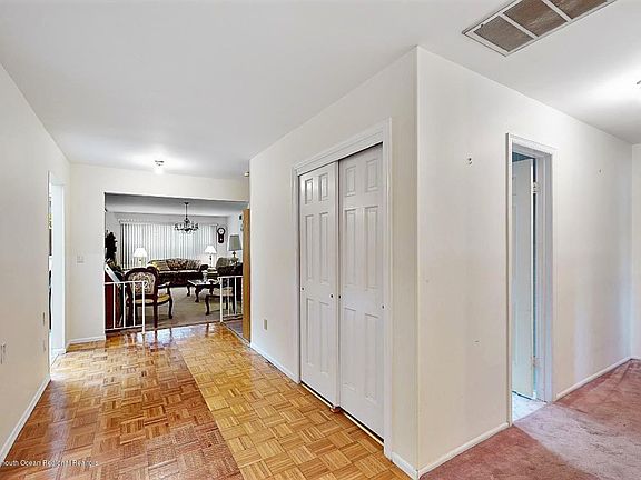 3rd image of 146 Devon Ct #1000