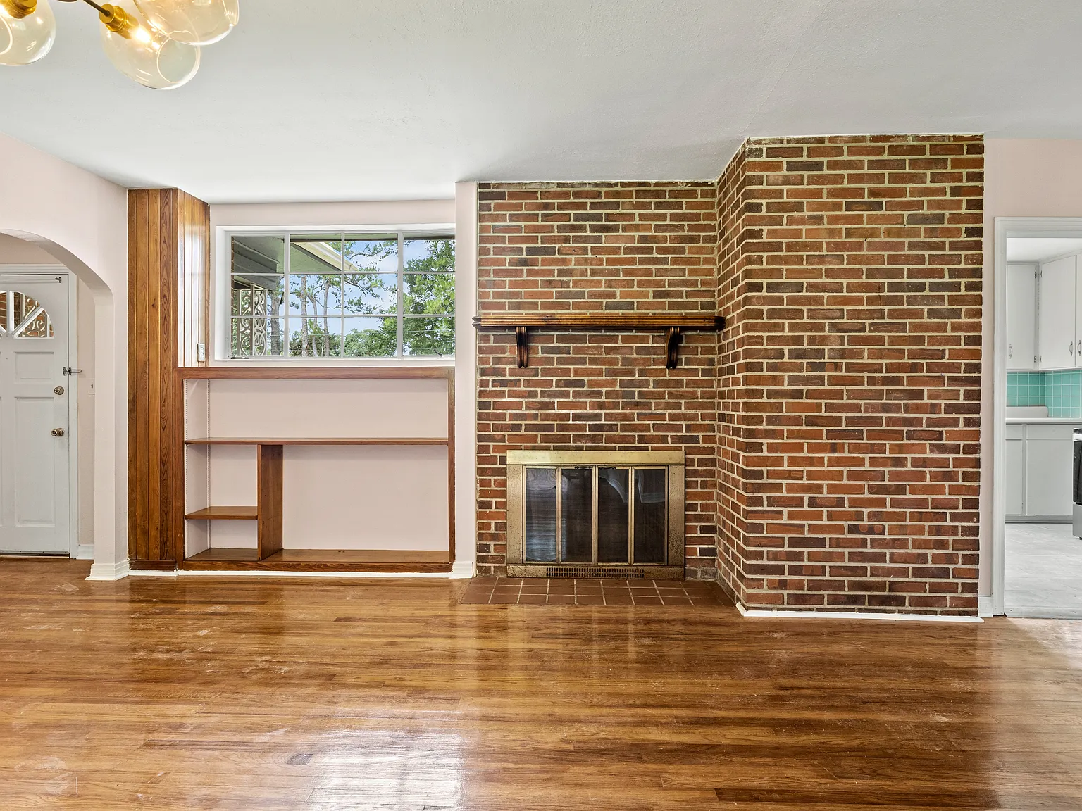 3 bed, 1317 sqft, $2,300 — Photo 4