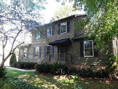2nd image of 106 Cloverbrook Dr