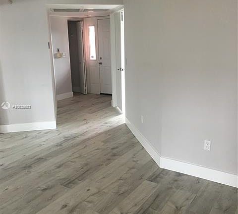 3rd image of 2517 SE 20th Pl #103-B
