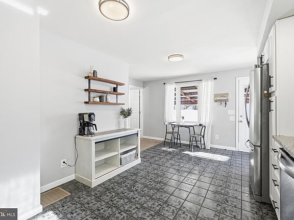 5th image of 1027 1st Ave