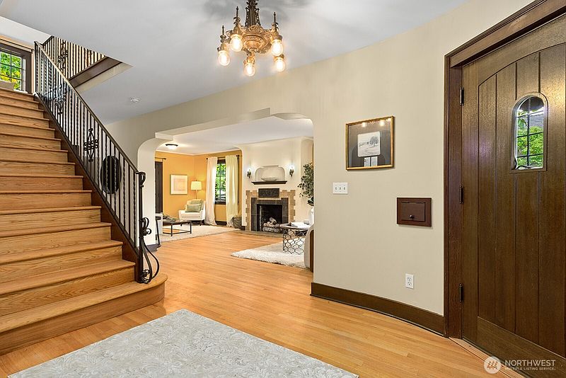 3rd image of 6238 25th Avenue NE