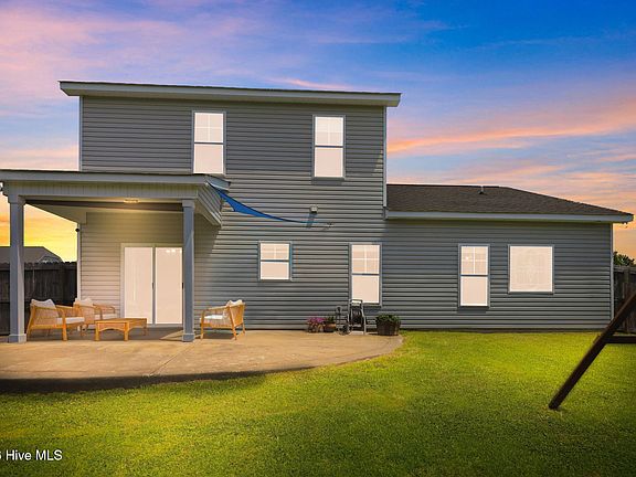 3rd image of 404 Zircon Court