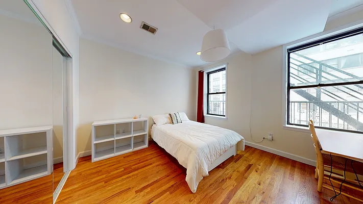 Rented by Bond New York | media 29