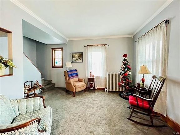 5th image of 602 E Washington Ave