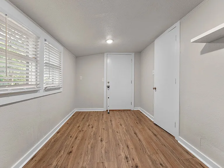 1430 S Campbell Ave — Photo 9