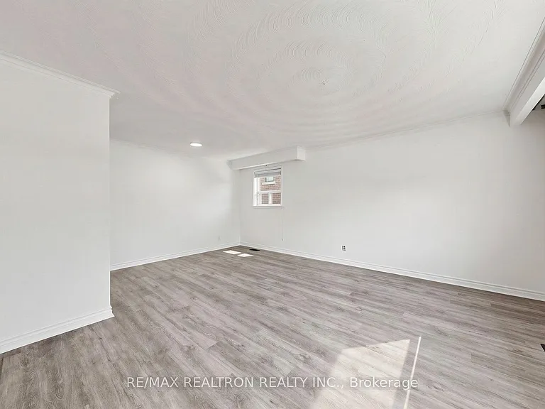 398 Connaught Ave — Photo 11