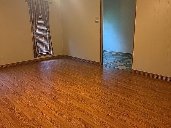 3rd image of 307 Washington Dr