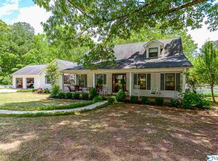 303 Honeysuckle Pvt Dr, Hartselle, AL 35640