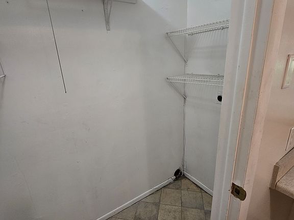 4th image of 2 Lawnview Rd APT 3
