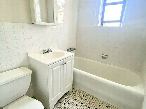 4th image of 32-48 30th St #1R