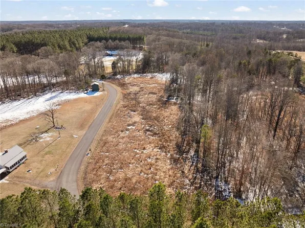 20 Shelton Rd, Yadkinville, NC 27055