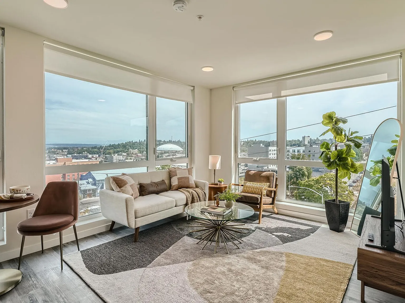 Welcome to AV Lofts! Beautiful views plus in-unit laundry! Up to 6 weeks free! — Photo 3