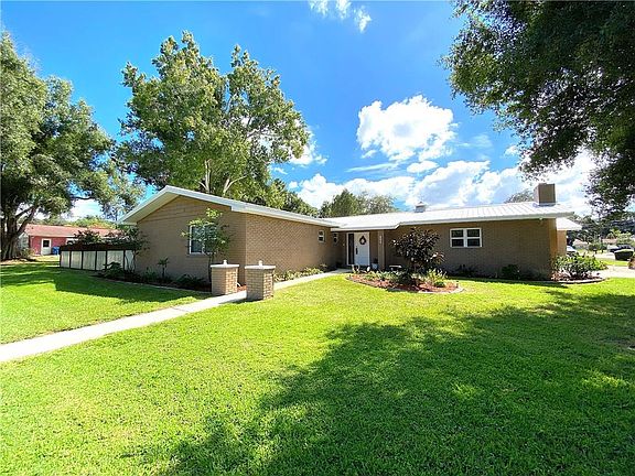 2nd image of 802 Alta Vista Dr