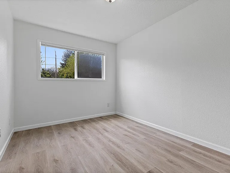 15220 SE Stark St #1-21 — Photo 13