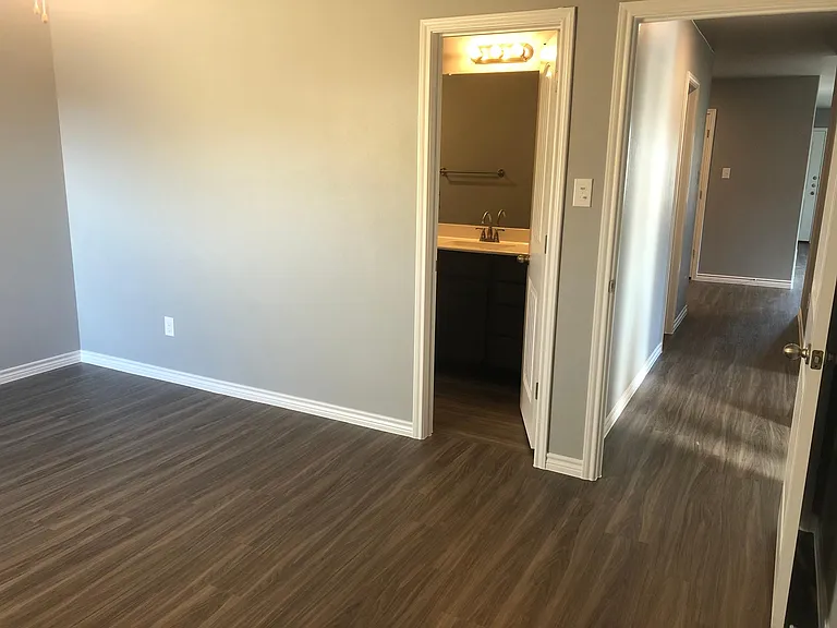 1818 Castroville Trl #B — Photo 9