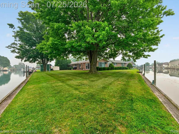 7292 Bluebill St, Algonac, MI 48001