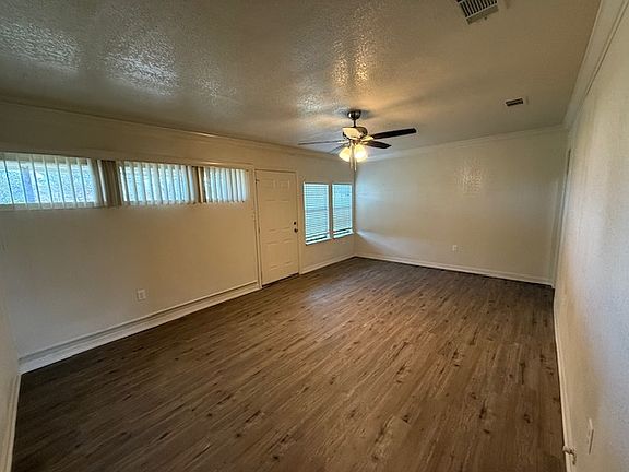 3rd image of 502 Brewster Ave