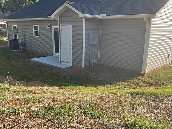 2nd image of 1008 Boggs St