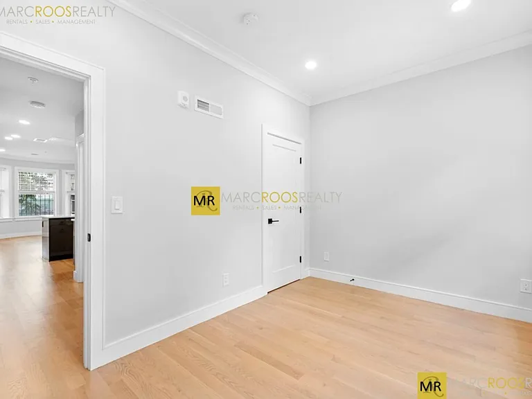 531 Newbury St — Photo 13