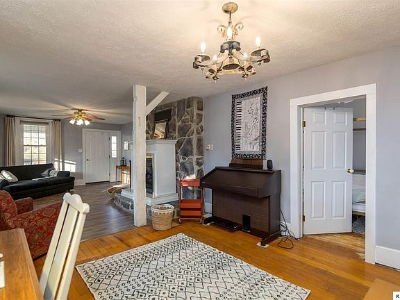 5th image of 108 E Pleasant St