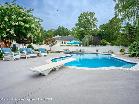 3rd image of 315 Betsy Ross Drive