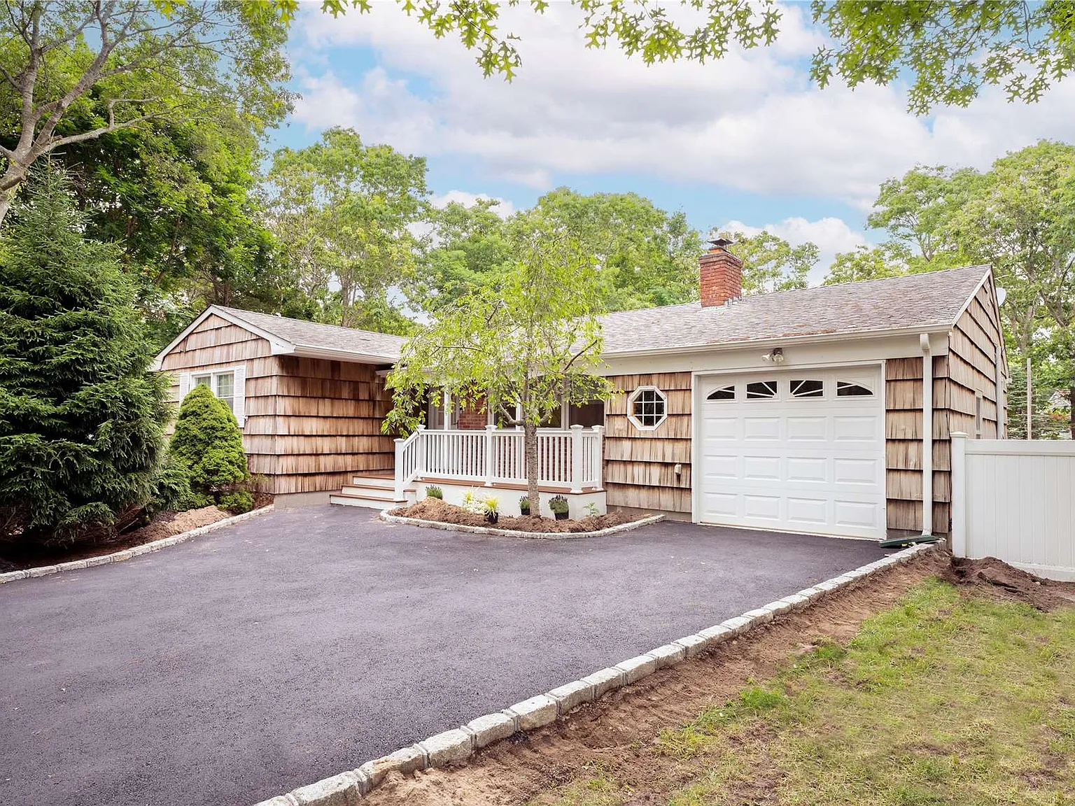Last minute Hamptons Rental! — Photo 3