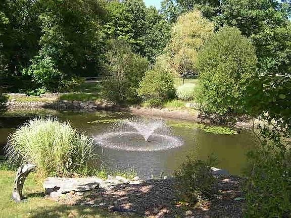 4th image of 1 Lost Pond Ln