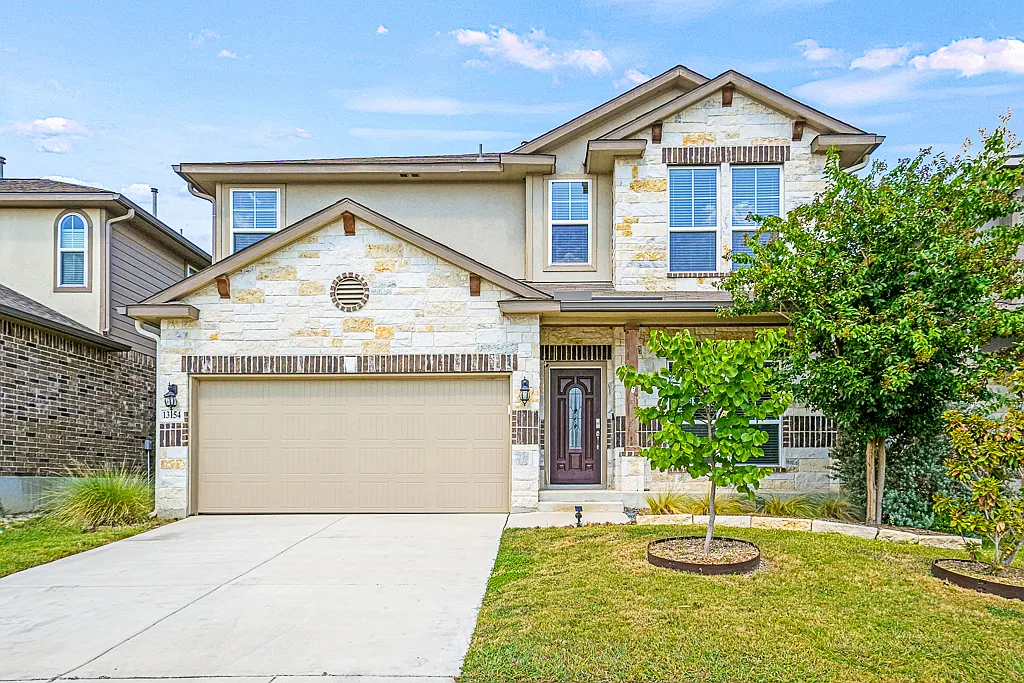 3 bed, 2.5 bath, 2152 sqft, $2,400 — Photo 1