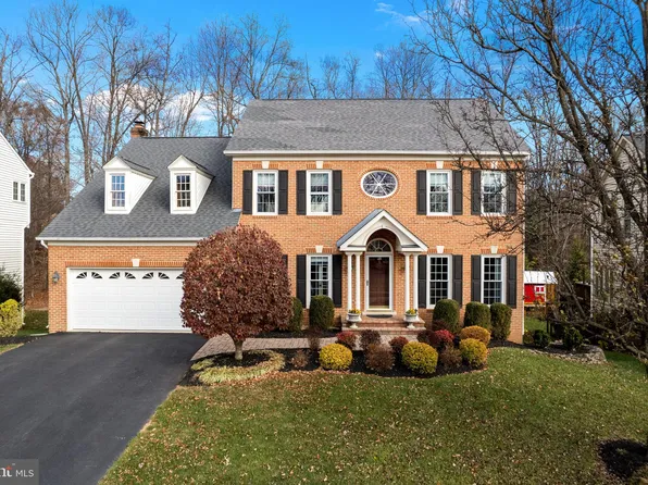 13006 Winter Willow Dr, Fairfax, VA 22030