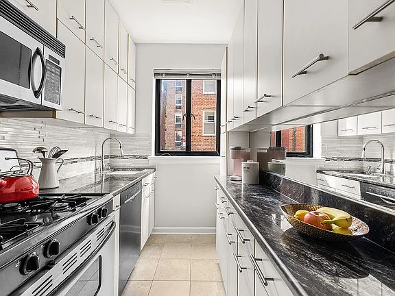 4th image of 100 Remsen St APT 1F