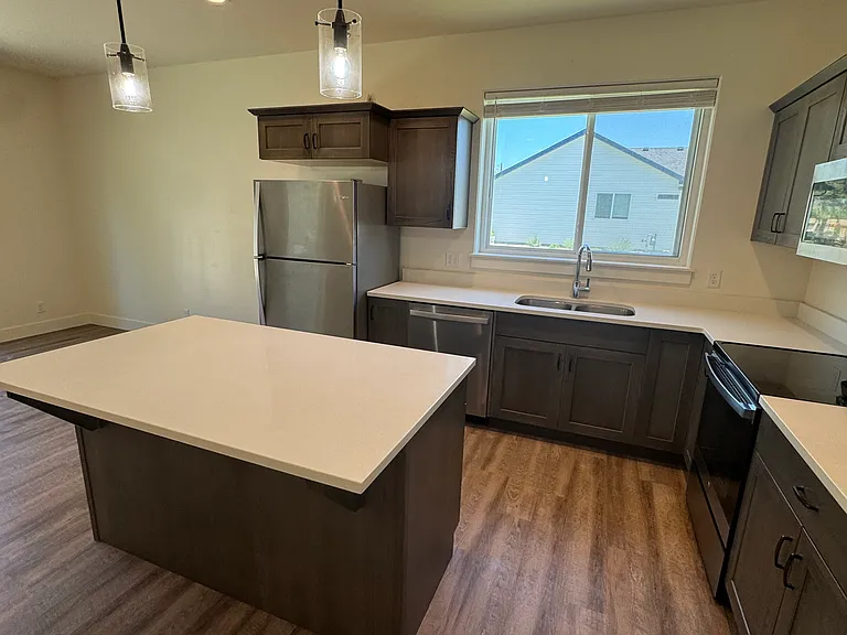 1116 Jade Dr — Photo 3