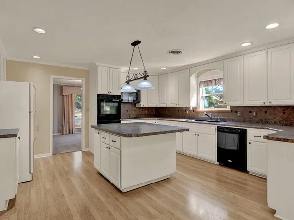 1009 Avenue A, Fredericksburg, TX 78624