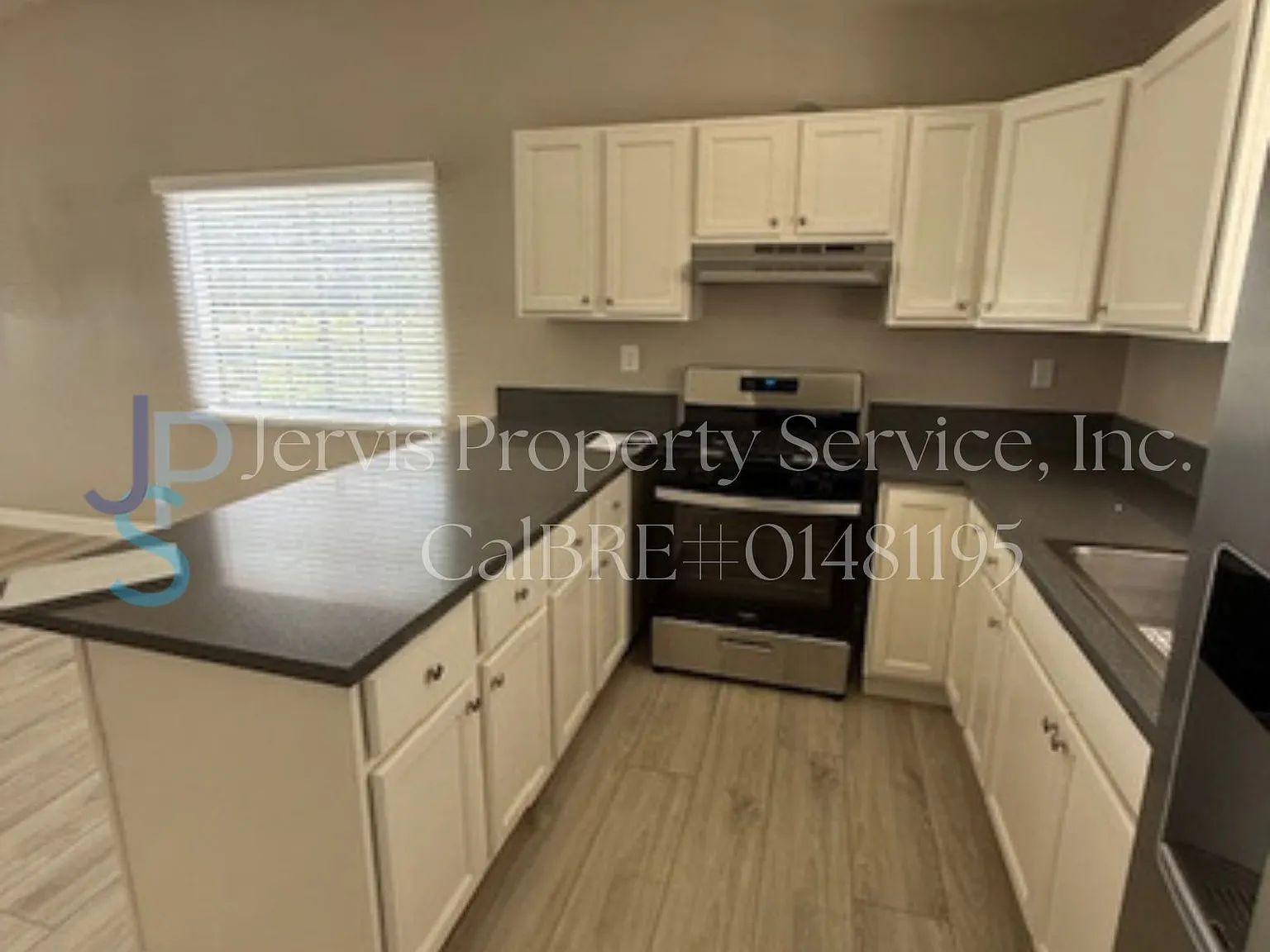 3 bed, 1250 sqft, $3,100 — Photo 3