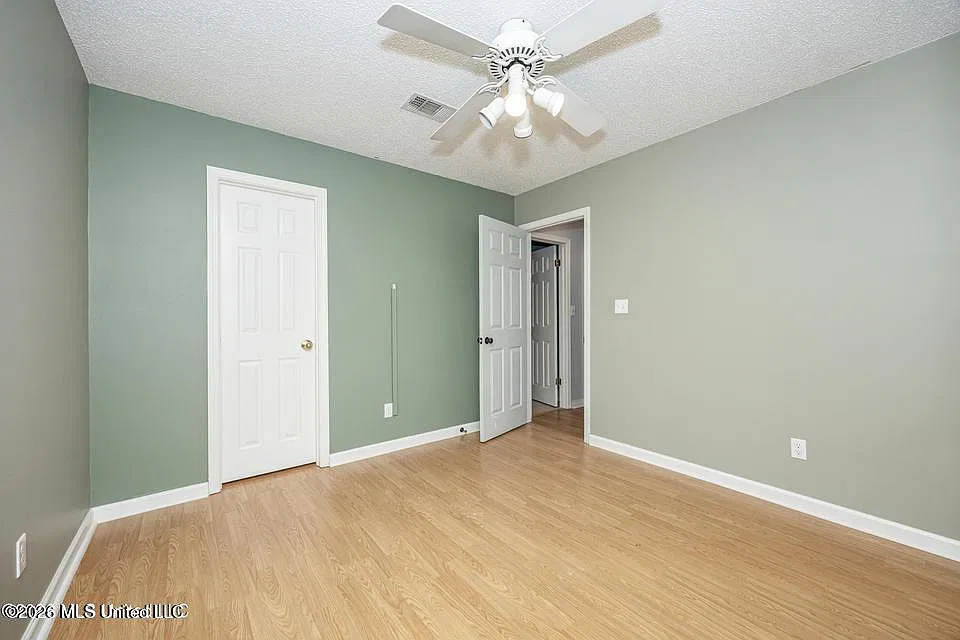 3 bed, 2.0 bath, 1613 sqft, $2,000 — Photo 4