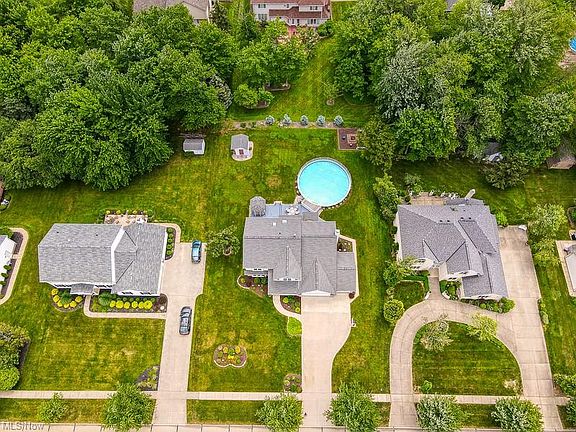 2nd image of 10231 Foxwood Dr