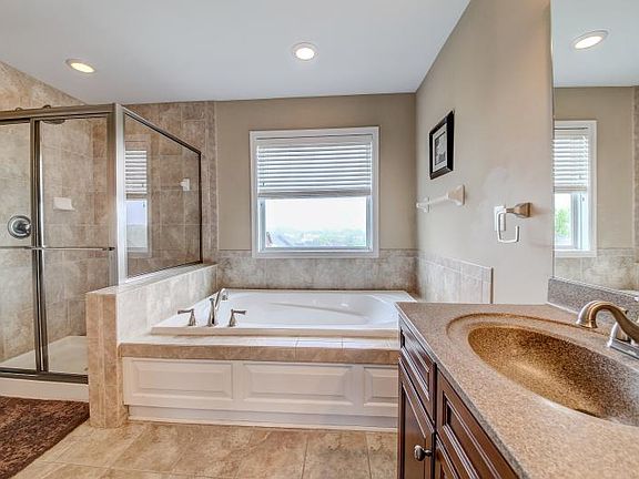 5th image of 864 Ashridge Ct