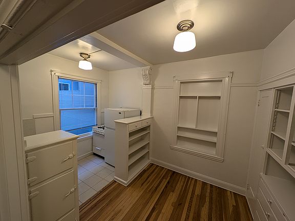 3rd image of 3040 Franklin St #302