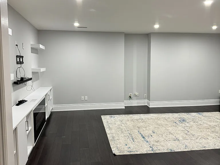 228 Coons Rd E — Photo 4