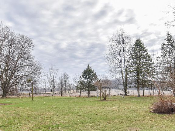 4th image of 1023 Burbank Rd