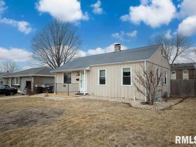 821 W Ridge Rd, Peoria, IL, 61614