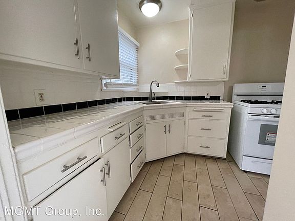 3rd image of 5950 Willowcrest Ave #A